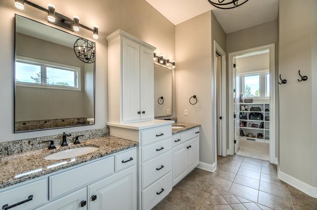 2928 Jonquil Trail N, Lake Elmo, MN 55042