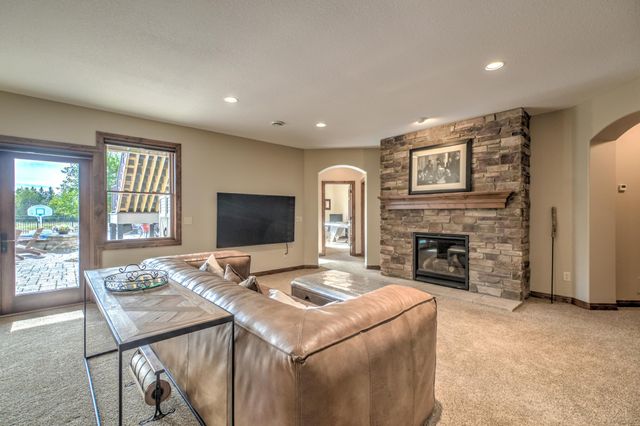 2928 Jonquil Trail N, Lake Elmo, MN 55042