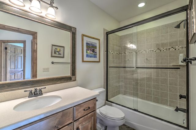 2928 Jonquil Trail N, Lake Elmo, MN 55042