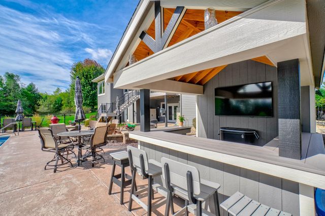 2928 Jonquil Trail N, Lake Elmo, MN 55042