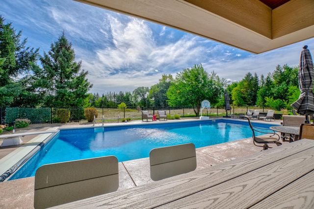 2928 Jonquil Trail N, Lake Elmo, MN 55042