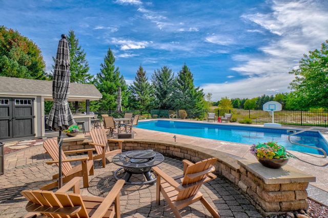 2928 Jonquil Trail N, Lake Elmo, MN 55042