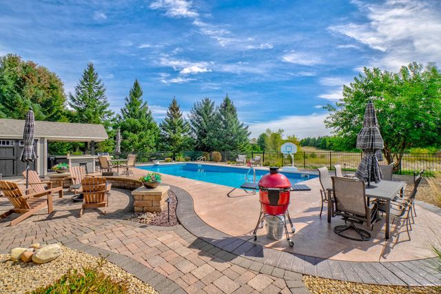 2928 Jonquil Trail N, Lake Elmo, MN 55042
