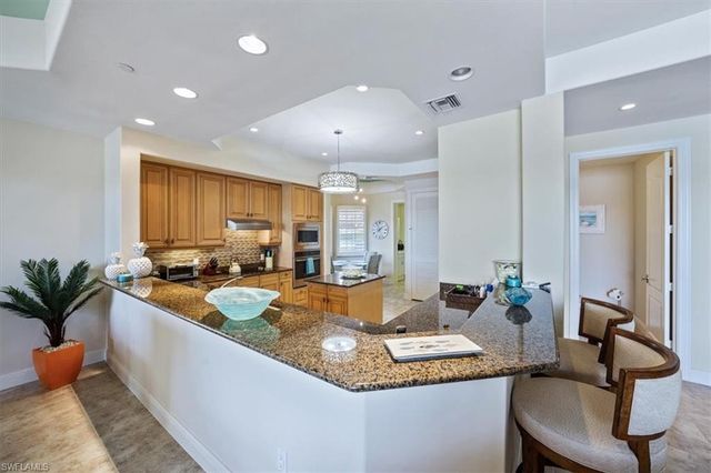 580 Avellino Isles CIR 18102, Naples, FL 34119
