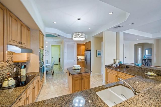 580 Avellino Isles CIR 18102, Naples, FL 34119