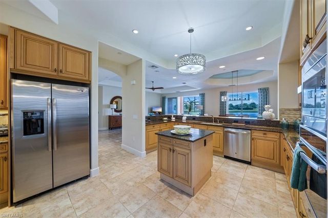 580 Avellino Isles CIR 18102, Naples, FL 34119