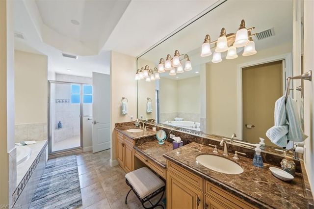 580 Avellino Isles CIR 18102, Naples, FL 34119