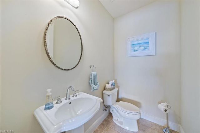 580 Avellino Isles CIR 18102, Naples, FL 34119