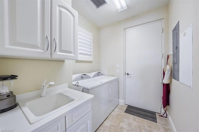 580 Avellino Isles CIR 18102, Naples, FL 34119