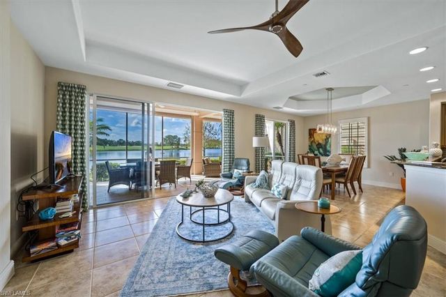 580 Avellino Isles CIR 18102, Naples, FL 34119