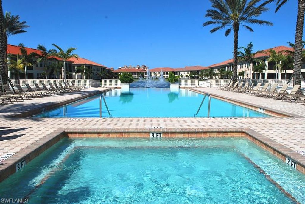 580 Avellino Isles CIR 18102, Naples, FL 34119