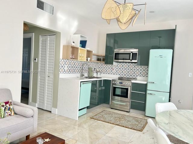 801 8th St 201, Miami Beach, FL 33139