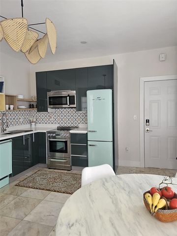 801 8th St 201, Miami Beach, FL 33139