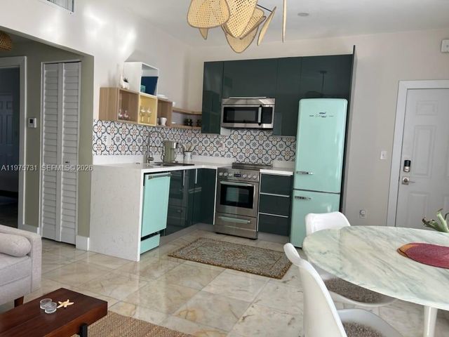 801 8th St 201, Miami Beach, FL 33139