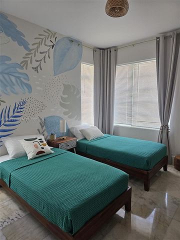 801 8th St 201, Miami Beach, FL 33139