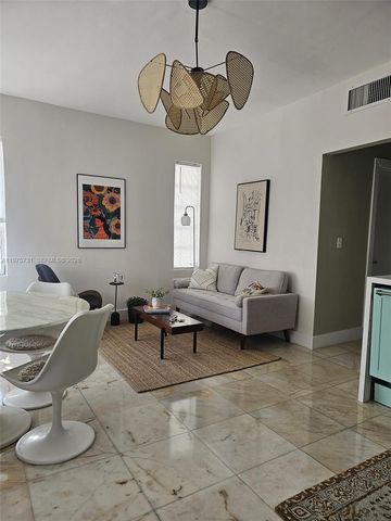 801 8th St 201, Miami Beach, FL 33139