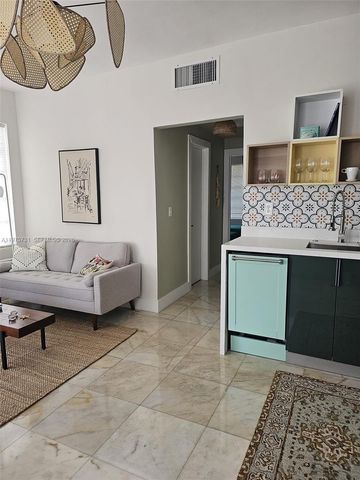 801 8th St 201, Miami Beach, FL 33139