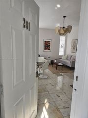 801 8th St 201, Miami Beach, FL 33139