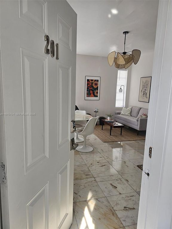 801 8th St 201, Miami Beach, FL 33139