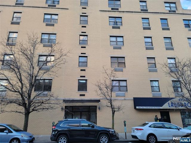 2401 Bergenline Avenue 3H, Union City, NJ 07087