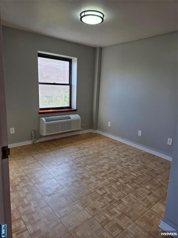 2401 Bergenline Avenue 3H, Union City, NJ 07087
