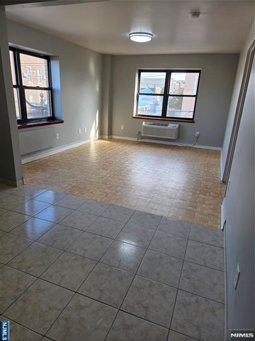 2401 Bergenline Avenue 3H, Union City, NJ 07087