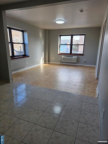 2401 Bergenline Avenue 3H, Union City, NJ 07087