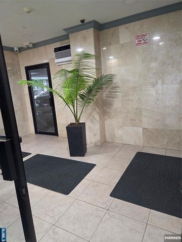 2401 Bergenline Avenue 3H, Union City, NJ 07087