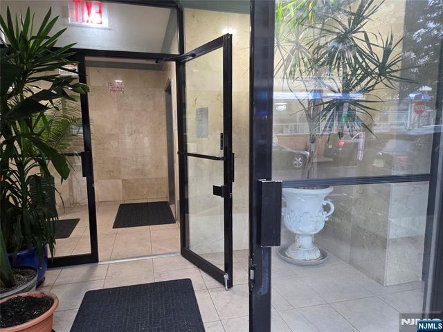 2401 Bergenline Avenue 3H, Union City, NJ 07087