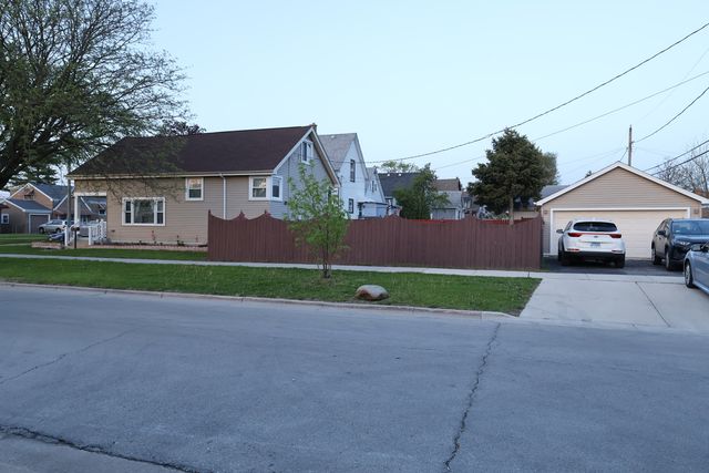 8043 Salisbury Avenue, Lyons, IL 60534