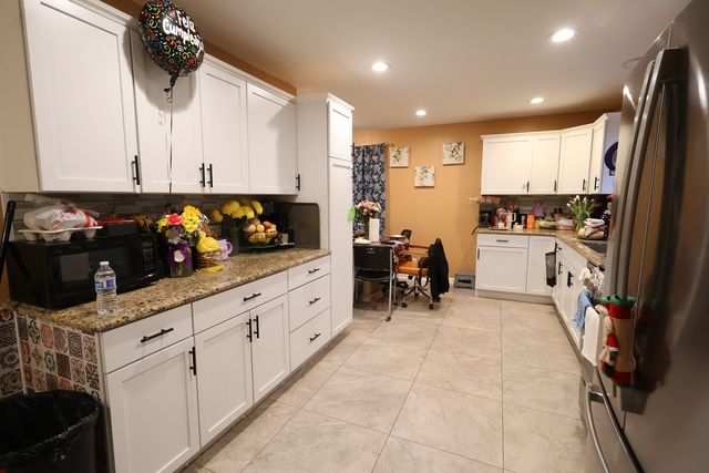 8043 Salisbury Avenue, Lyons, IL 60534