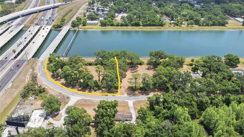 5015 GARDEN LANE, Tampa, FL 33610