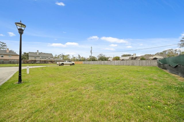 7903 S Villa Circle, Hilshire Village, TX 77055