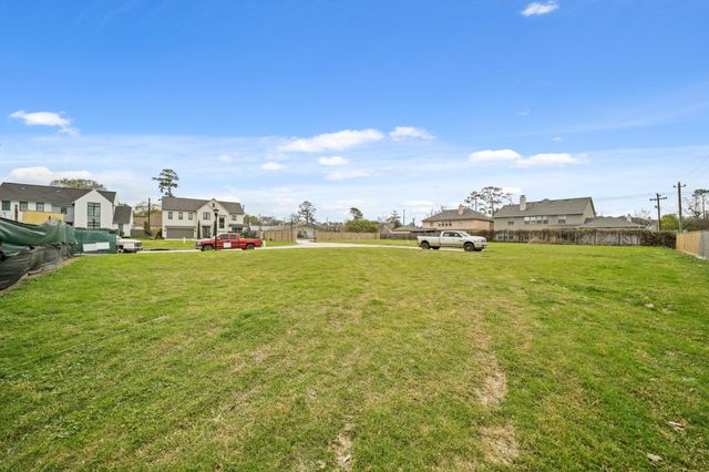 7903 S Villa Circle, Hilshire Village, TX 77055