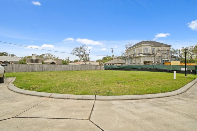 7903 S Villa Circle, Hilshire Village, TX 77055