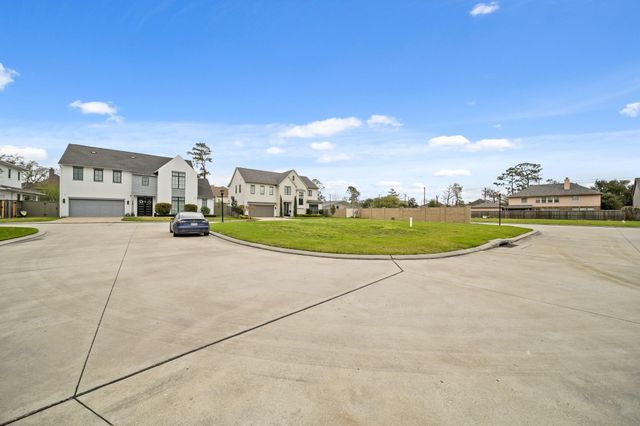 7903 S Villa Circle, Hilshire Village, TX 77055