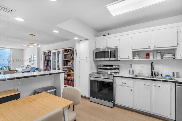 4101 Pine Tree Drive 1105, Miami Beach, FL 33140