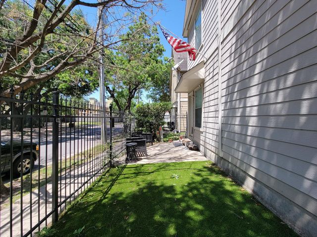 75 Dennis Street, Houston, TX 77006