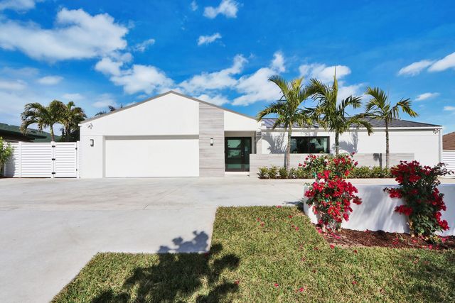 441 S Lyra Circle, Juno Beach, FL 33408