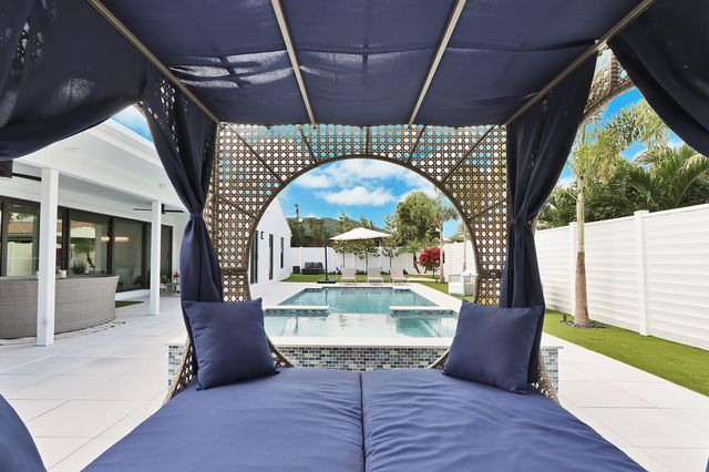 441 S Lyra Circle, Juno Beach, FL 33408