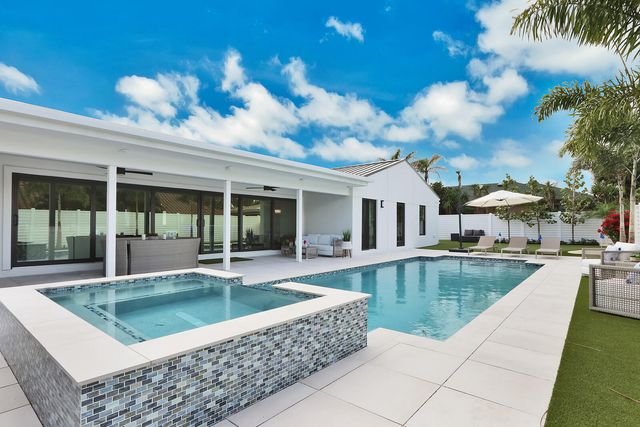 441 S Lyra Circle, Juno Beach, FL 33408