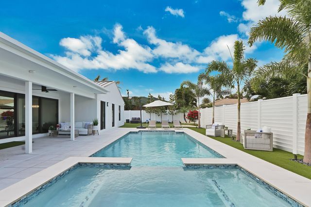 441 S Lyra Circle, Juno Beach, FL 33408