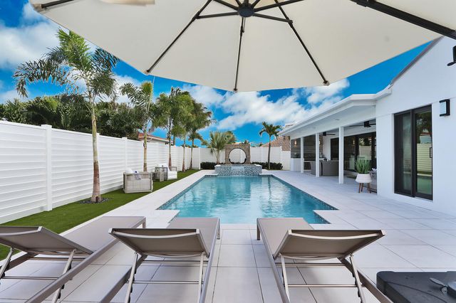 441 S Lyra Circle, Juno Beach, FL 33408