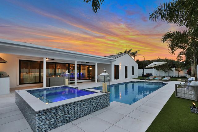 441 S Lyra Circle, Juno Beach, FL 33408