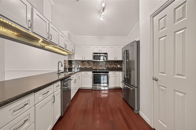 2111 Welch Street B306, Houston, TX 77019