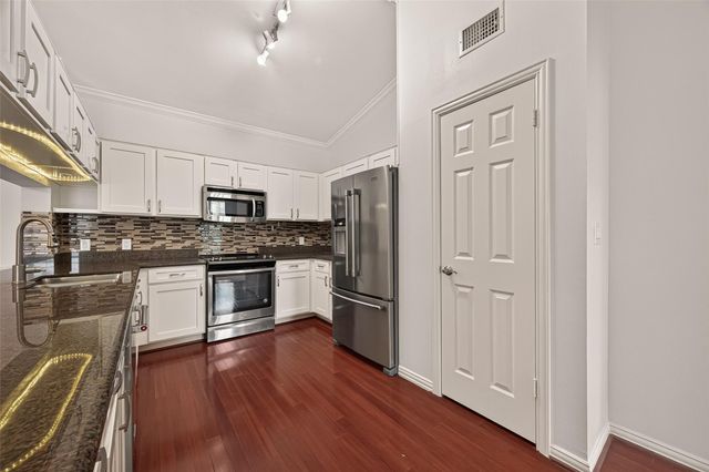 2111 Welch Street B306, Houston, TX 77019