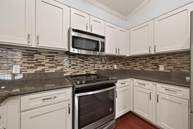 2111 Welch Street B306, Houston, TX 77019