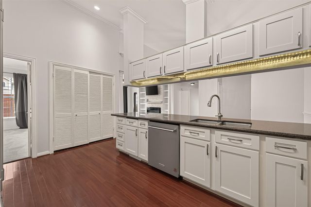 2111 Welch Street B306, Houston, TX 77019