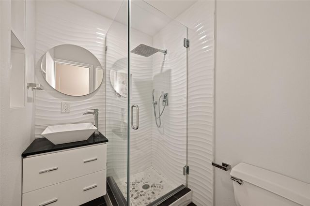2111 Welch Street B306, Houston, TX 77019