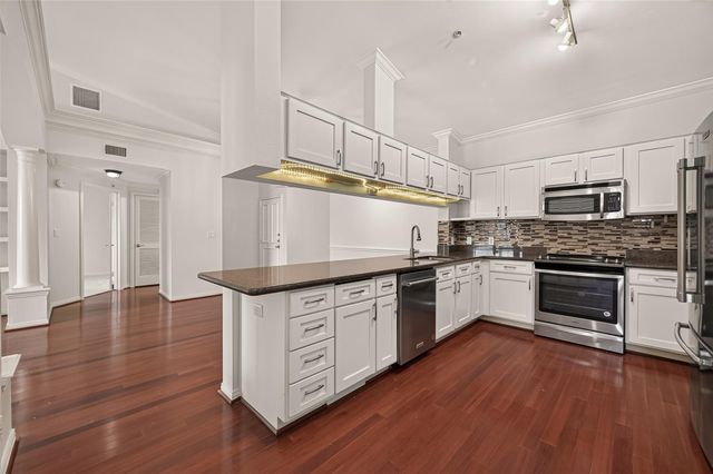 2111 Welch Street B306, Houston, TX 77019